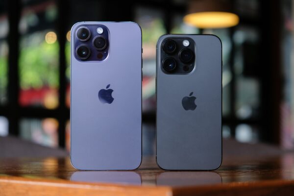 Iphone 14 pro colours: build the desk setup to match