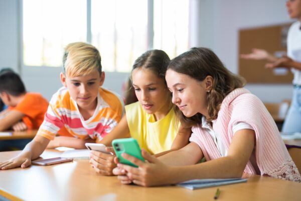 Basic phones for kids: 5 great picks for safety, study, and staying connected