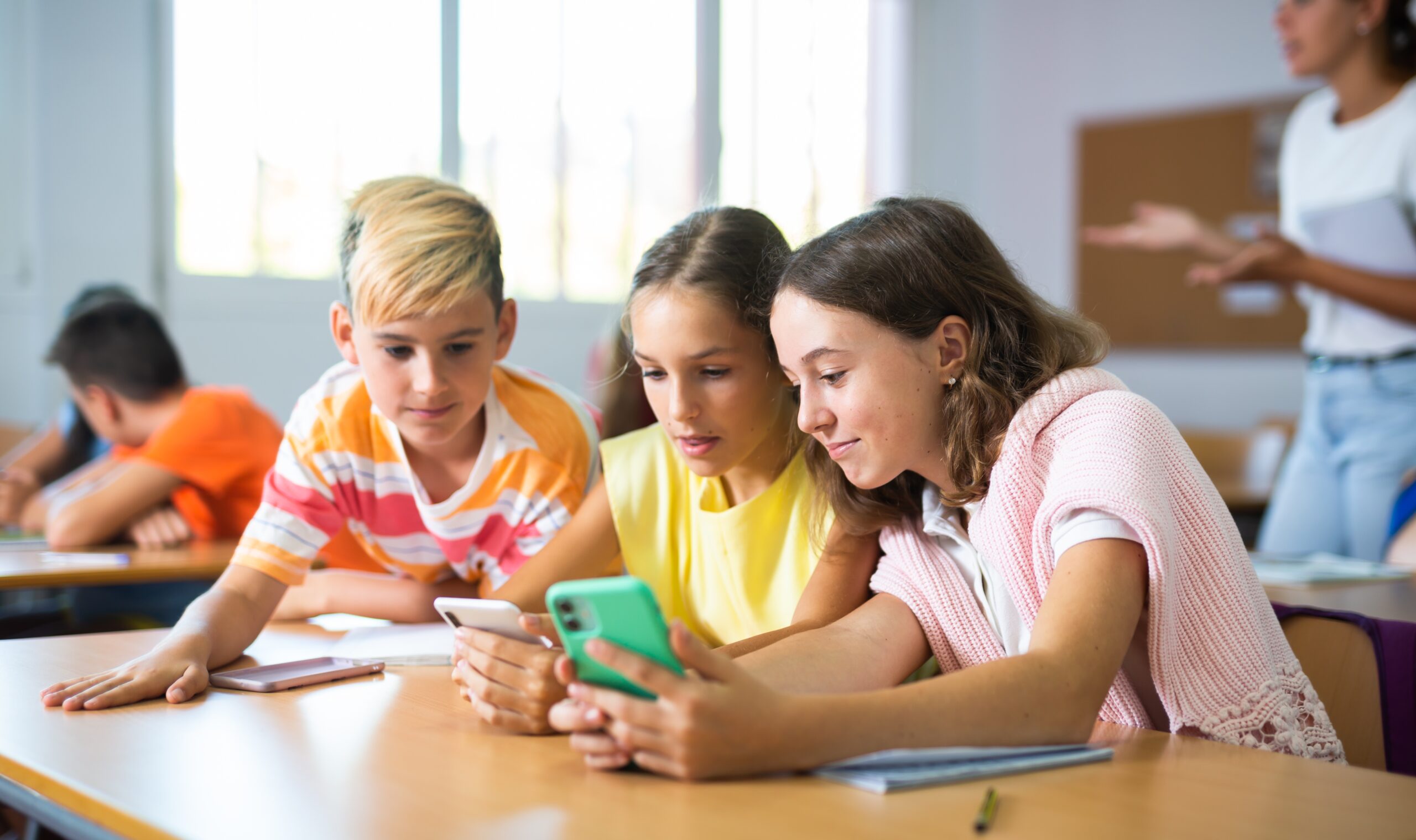 Basic phones for kids: 5 great picks for safety, study, and staying connected