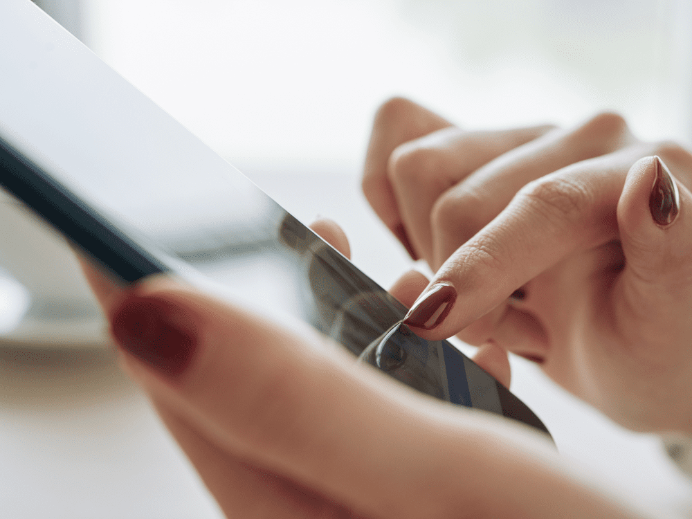 Woman using refurbished samsung